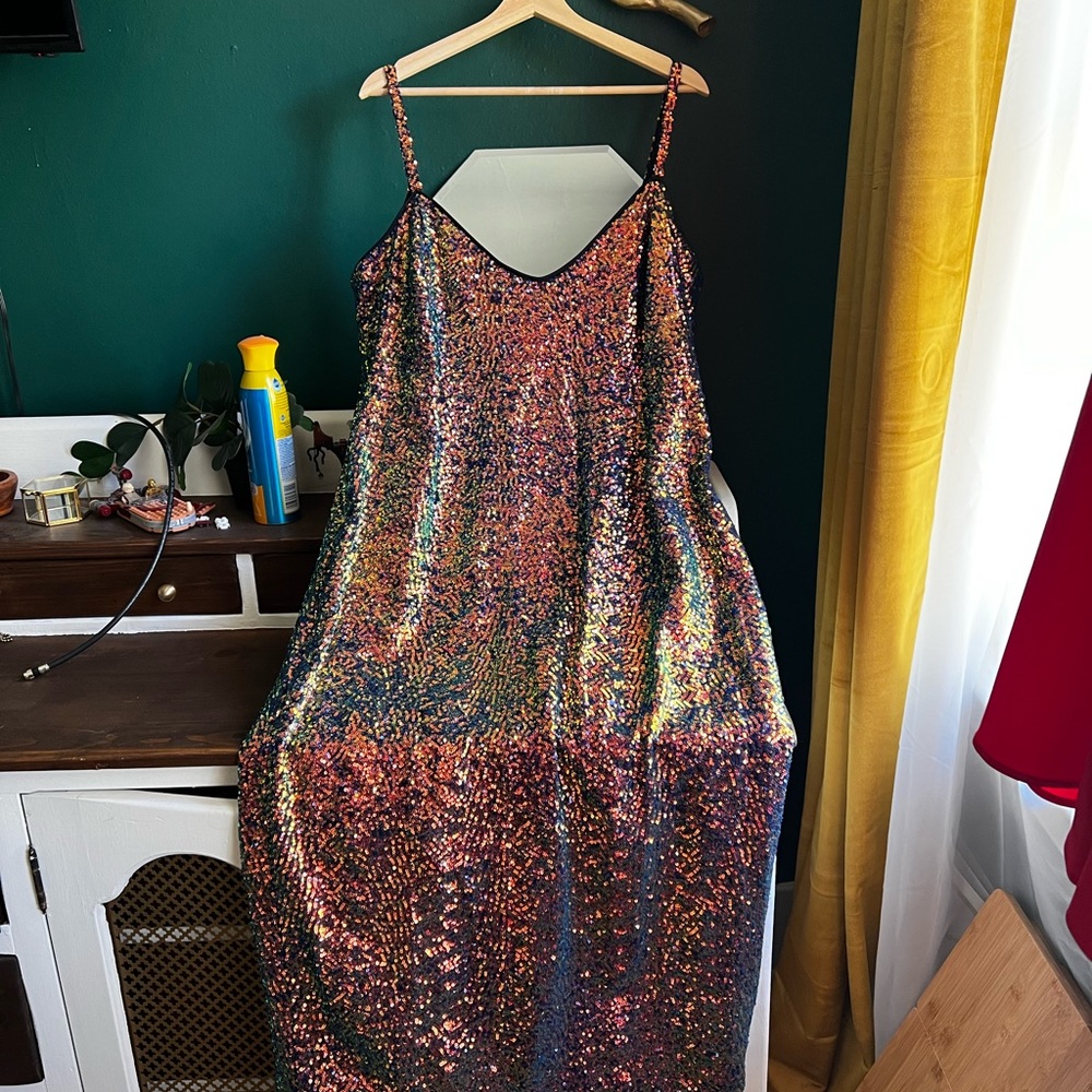 3x glitz and glamour dress in scarab sequins